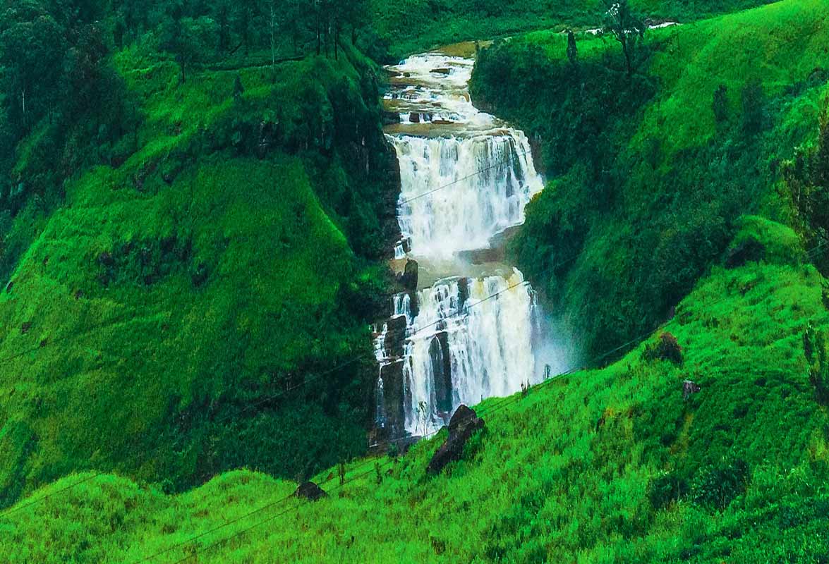 St.-Clairs-Waterfall-11750x800